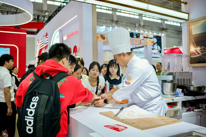 云顶集团4008举行了手艺交流和产品演示活动