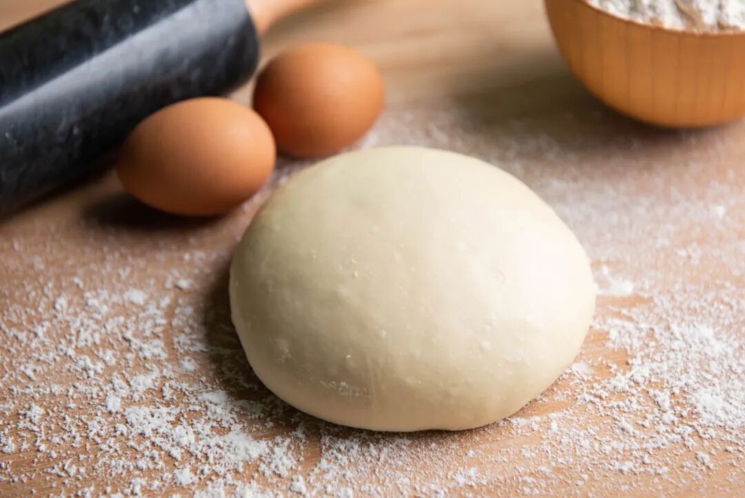 温度过高导致面团粘手